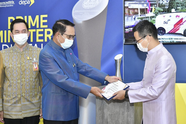 泰国总理向华为泰国公司颁发“年度数字国际企业”总理奖